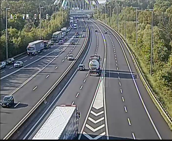 Traffic live webcam Luxembourg - Croix de Gasperich - A3 - BK 1.6 - direction France/Aire de Berchem